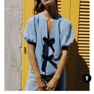 ZARA LINEN BLEND TIE BLOUSE light blue size M like new Vneck puff sleeve
